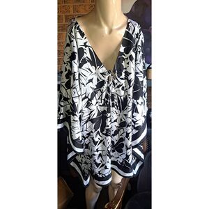 Michael Michael Kors 3X Black & White Floral Tropical Handcerchief Blouse